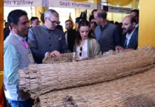 CM Omar Abdullah Inaugurates ‘Know Your Artisan’ Exhibition at Srinagar Chrysanthemum Garden