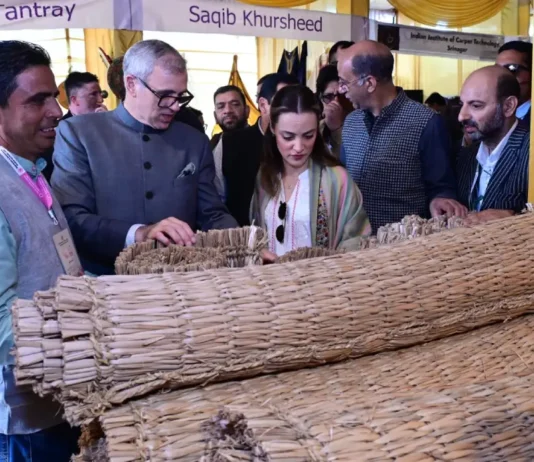 CM Omar Abdullah Inaugurates ‘Know Your Artisan’ Exhibition at Srinagar Chrysanthemum Garden