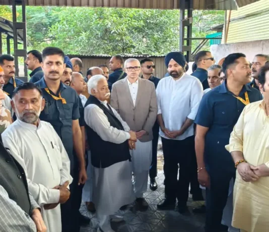CM Omar Abdullah Attends Last Rites of Former Minister Harbans Singh in Jammu