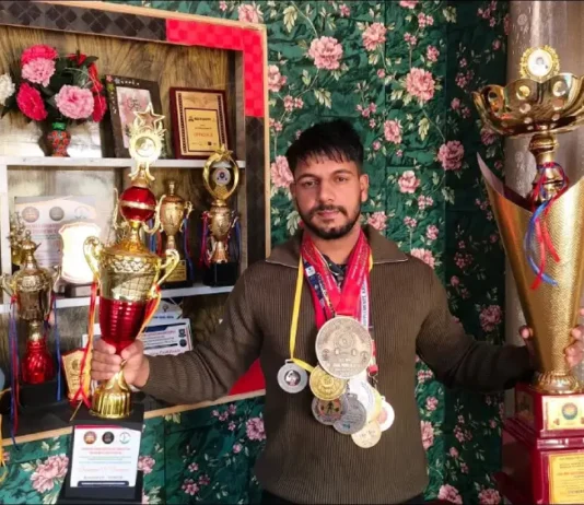 Kashmir’s Yasir Arafat Wins Gold at National Powerlifting Championship